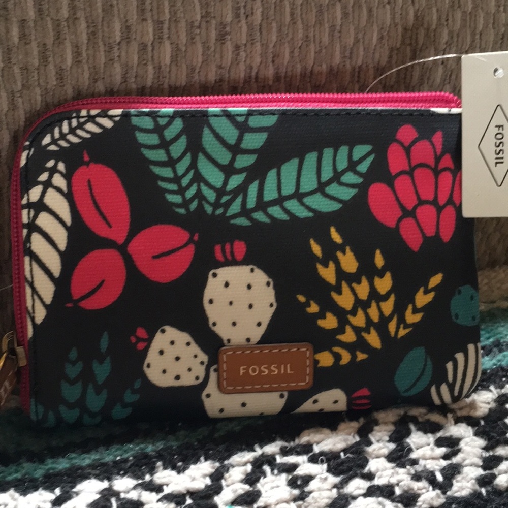 NWT Fossil Eliza Floral & Cactus Wristlet